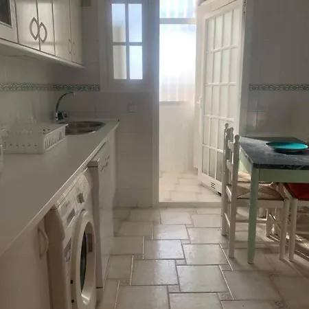 Economico Familias Piscina Apartment