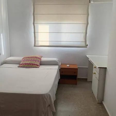 Economico Familias Piscina Apartment *